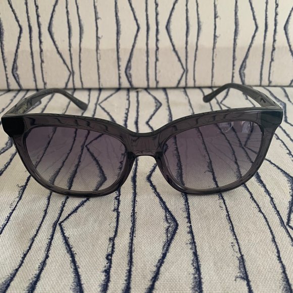 NIB- VERA WANG Cat Eye Sunglasses - Dove/Grey - Picture 3 of 11